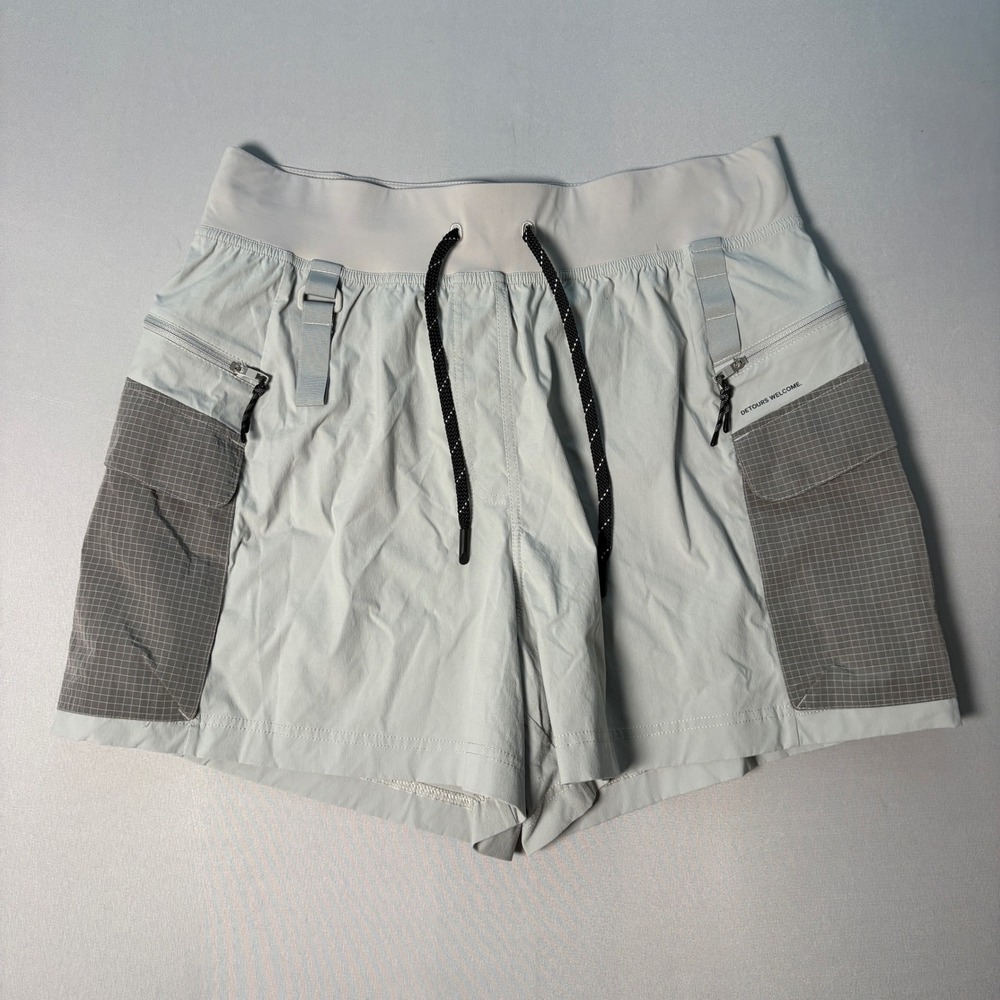 Lululemon Detours Welcome Cargo Shorts Grey Grid Pockets Women's Size M 4.5"